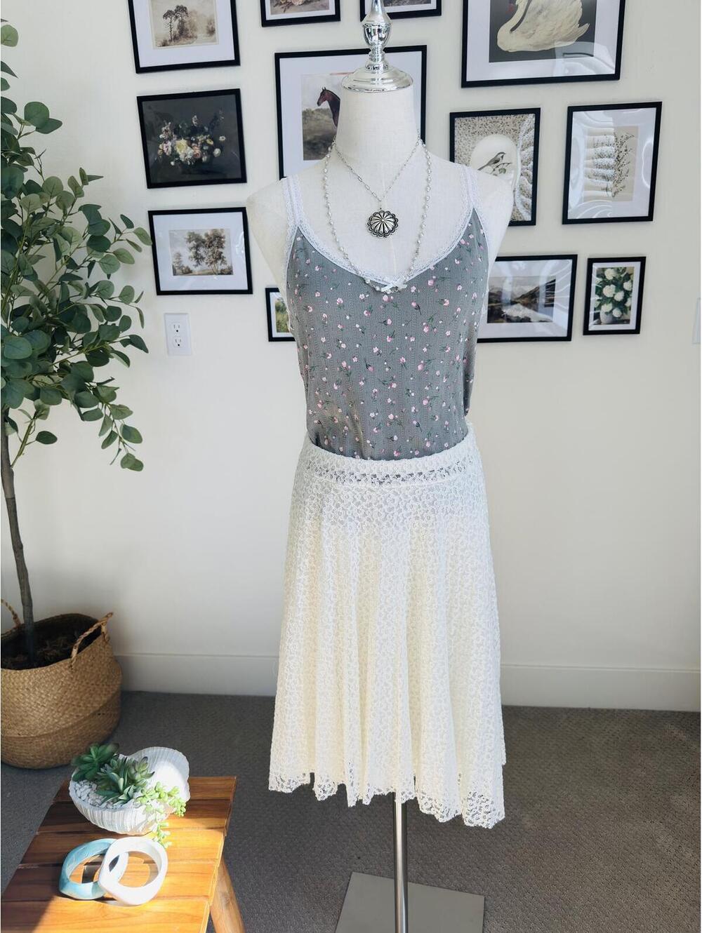 SJS Cream Lace A-Line Midi Skirt - Size M